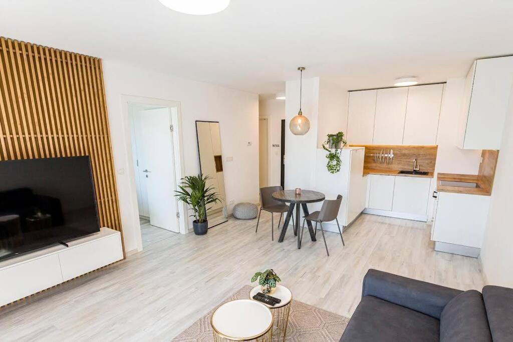 Urban Apartment With Possibility Of Parking Bratysława Zewnętrze zdjęcie