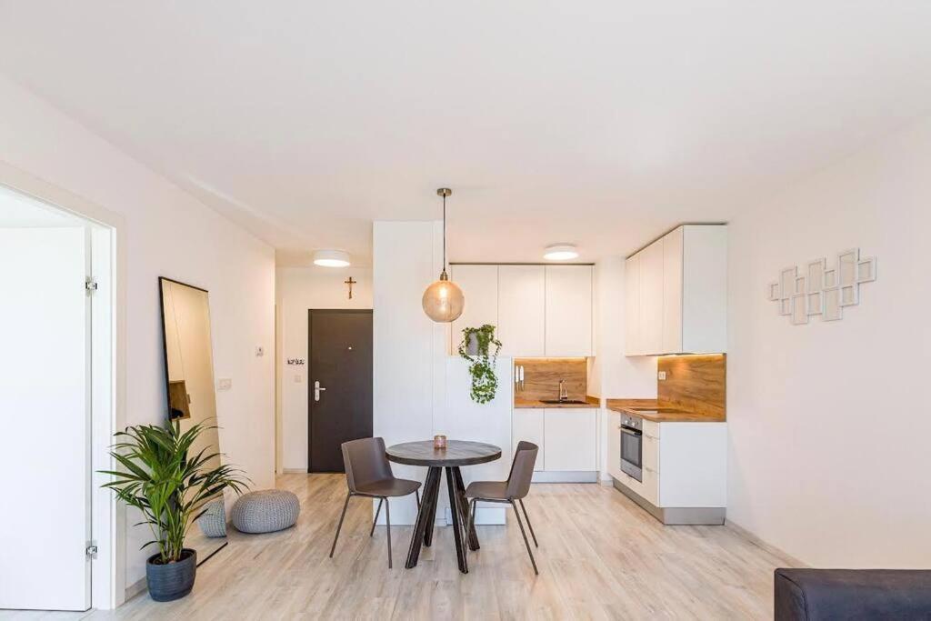 Urban Apartment With Possibility Of Parking Bratysława Zewnętrze zdjęcie